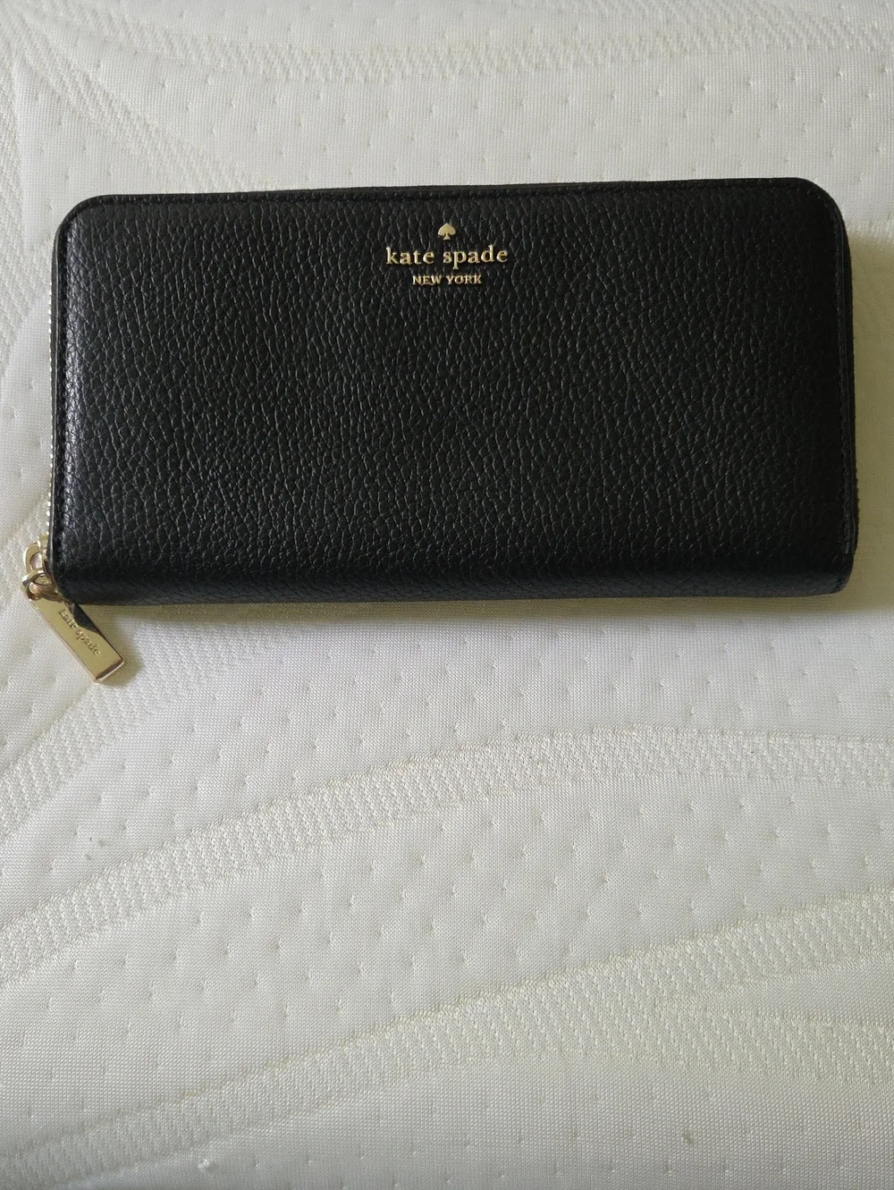 kate spade black pebbled zip wallet with gold hardware